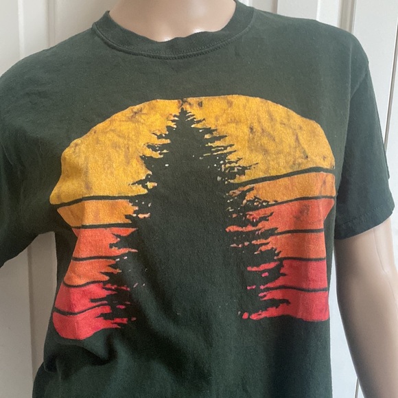 Gildan Womens M Tee Shirt. Hunter green with sunset and tree. Super cute - Picture 4 of 12